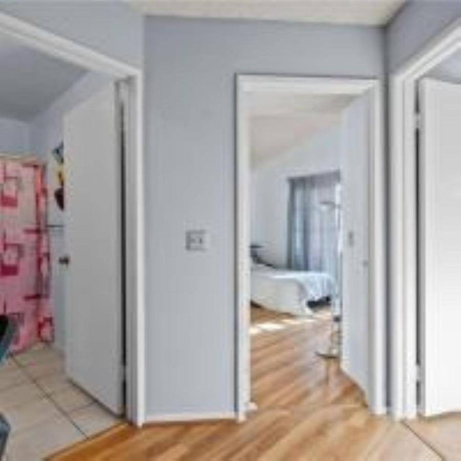 One Bedroom In Shared Townhouse With Pool Privatunterkunft *