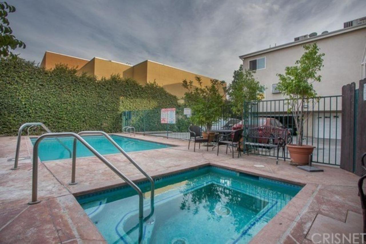 One Bedroom In Shared Townhouse With Pool Privatunterkunft